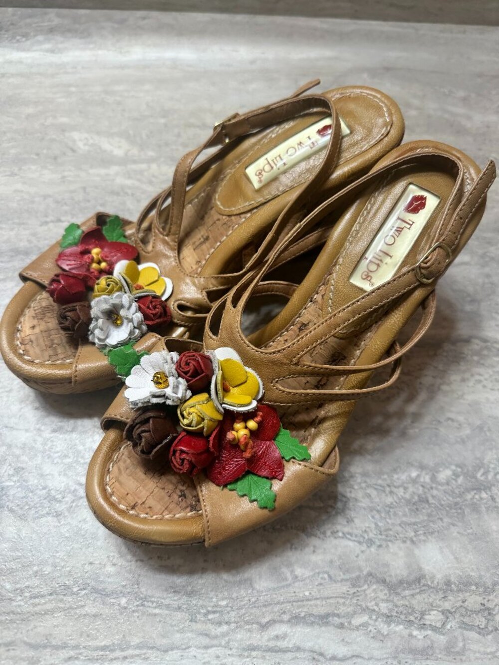 Women's Sandal Size 6- Two Lips